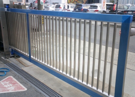 電動仕様大型門扉（レール無し）