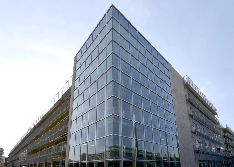 スチール製カーテンウォール