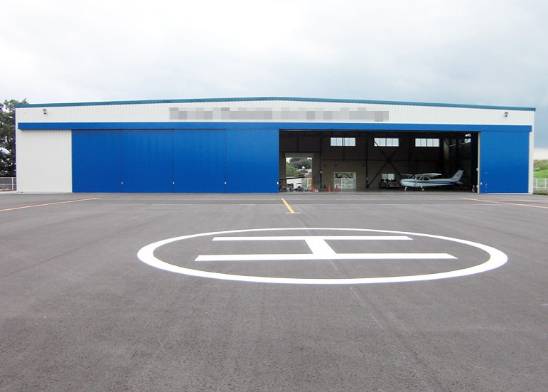 【航空機格納庫向け】軽量ハンガードア