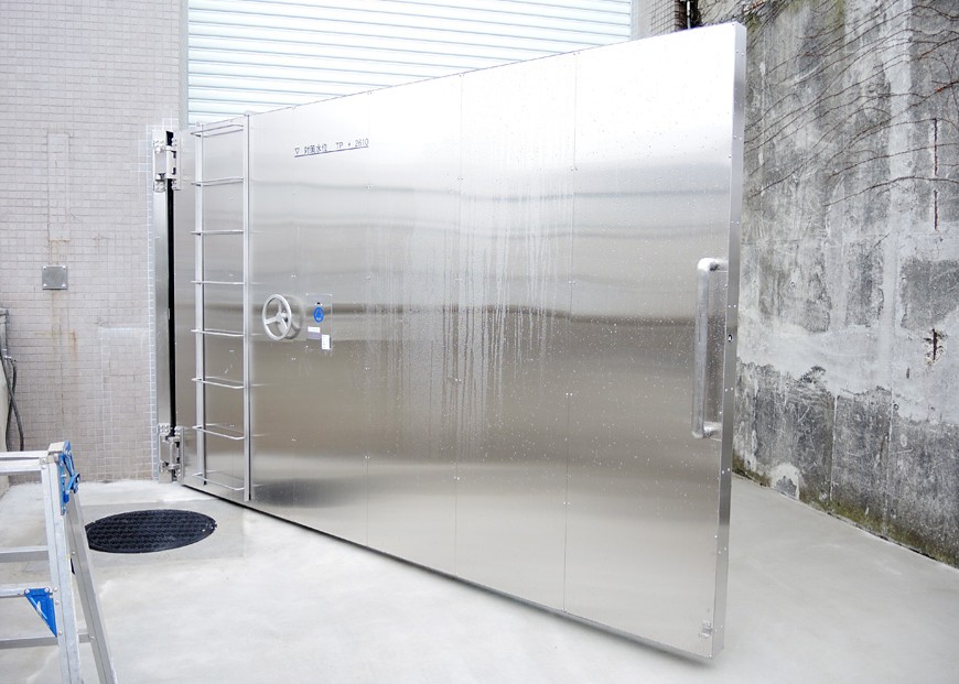 オールステンレス製防水扉