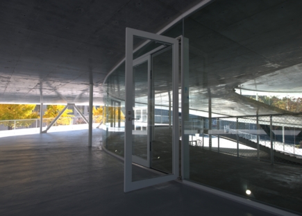 カーテンウォール