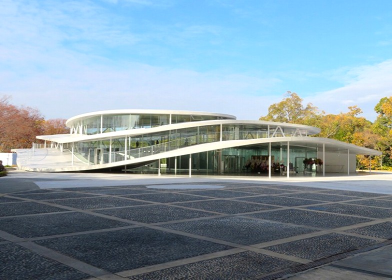 カーテンウォール